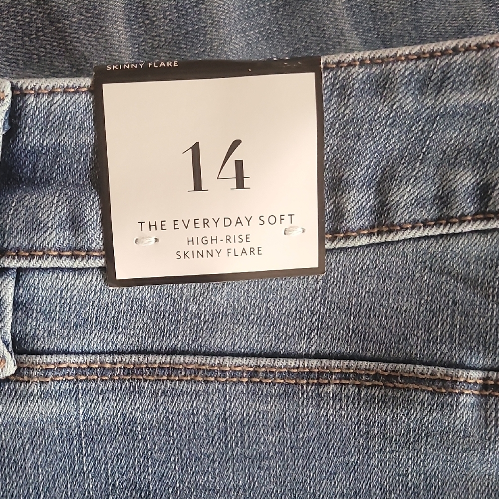 White House Black Market Soft Highrise Skinny Flare Jeans - Picture 5 of 6